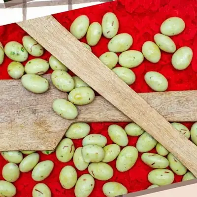 Almond Kesar Pista from AMRG Khari Baoli Wale